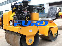 原来座驾压路机的应用就在东升国际
身边！